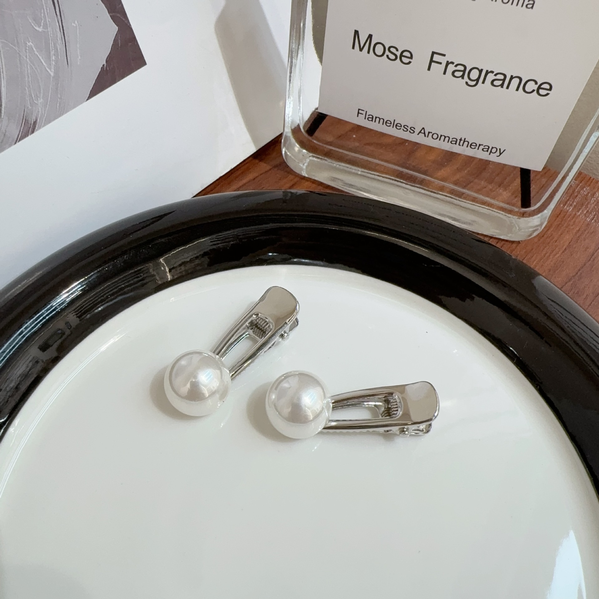 High-gloss pearl InS-style alloy hairpin for Spring 2024, new side bangs princess forehead hairpin pic 15