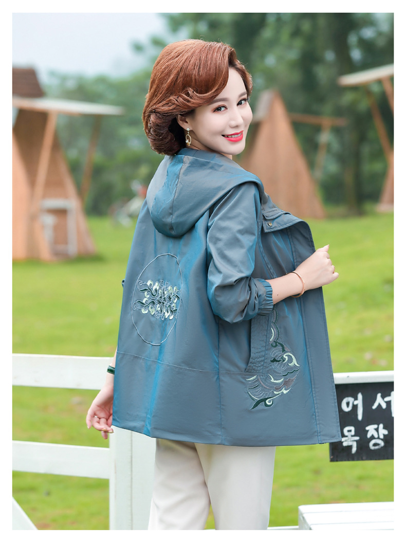 New autumn coats for middle-aged and elderly women, short embroidered jackets for mothers, and hooded windbreakers for middle-aged women pic 33