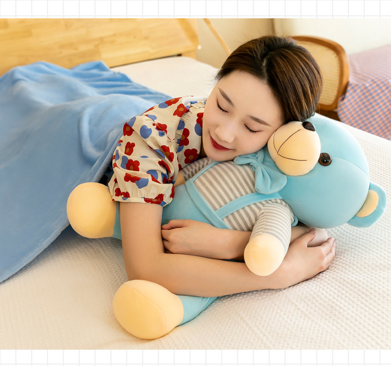Wholesale of cartoon carrier bear air conditioner quilts, two-in-one car air conditioner quilts, throw pillows, nap pillows and quilts pic 5
