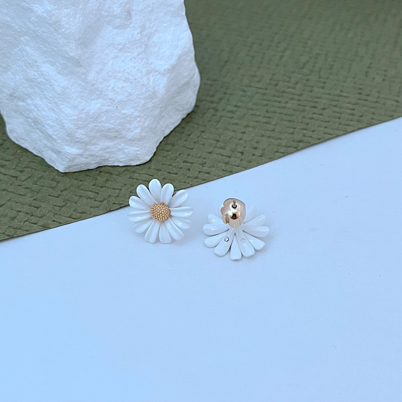 European and American fashion, light luxury, sweet and fresh Daisy and bee inlaid enamel glaze Daisy metal jewelry set pic 15