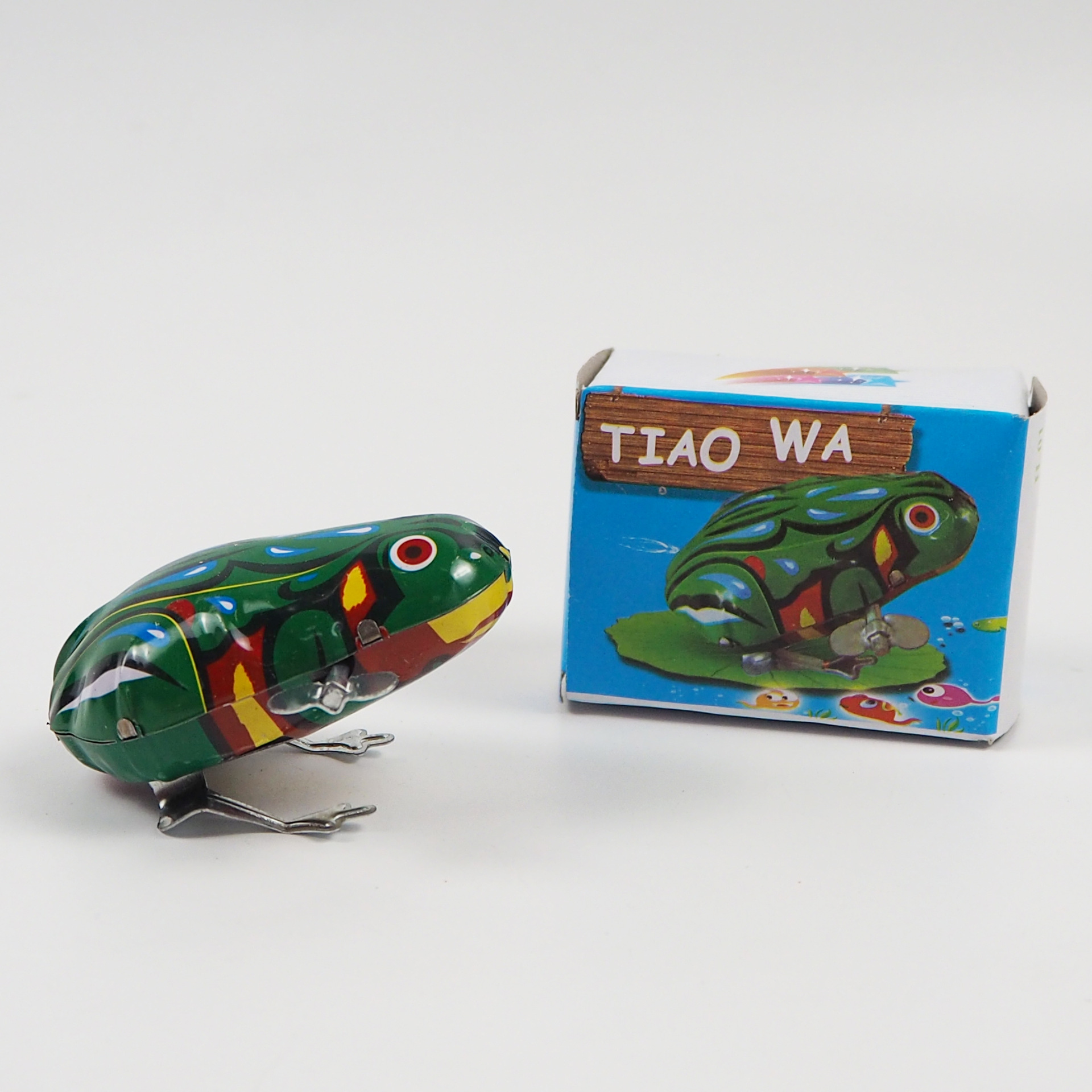Winding up a tin frog with a sharp fart, a classic and nostalgic toy, a baby wind-up toy, a classic and best-selling toy for the 80s generation pic 1