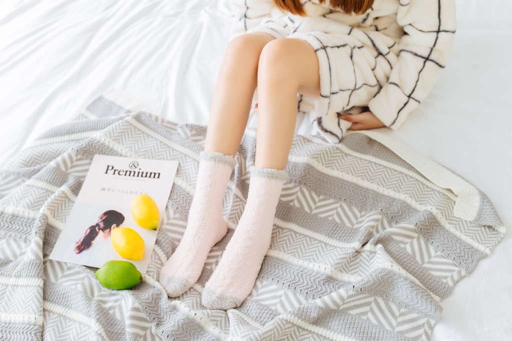 珊瑚绒女袜子批发 韩版家居珊瑚绒加绒加厚保暖中筒地板袜详情29