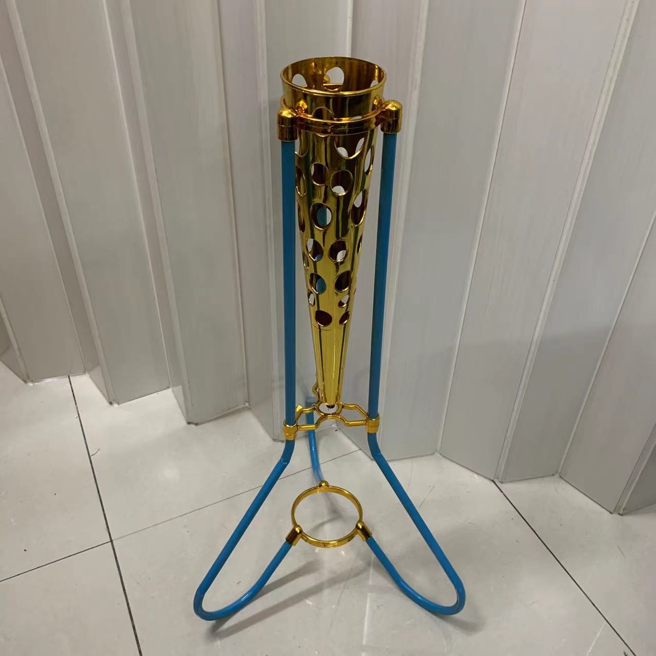 Wedding decoration baskets, welcome baskets, golden baskets, iron baskets, atmosphere setting supplies, corridor baskets, iron stand props pic 26