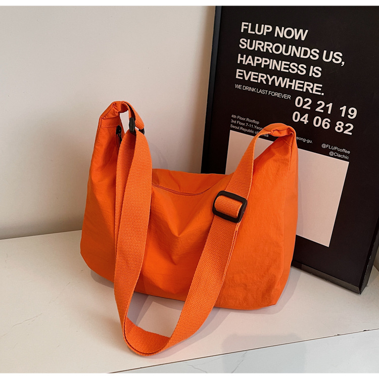 防水尼龙布袋斜挎包2024新款百搭饺子包简约百搭大容量上课单肩包详情40