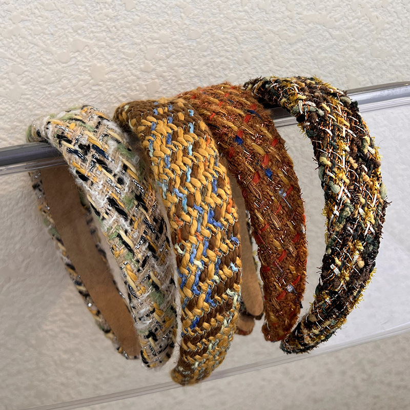 This is a new 2023 retro wide-brimmed high-top hairband with a chanel-style tweed for women, exuding an atmosphere of autumn and winter pic 8