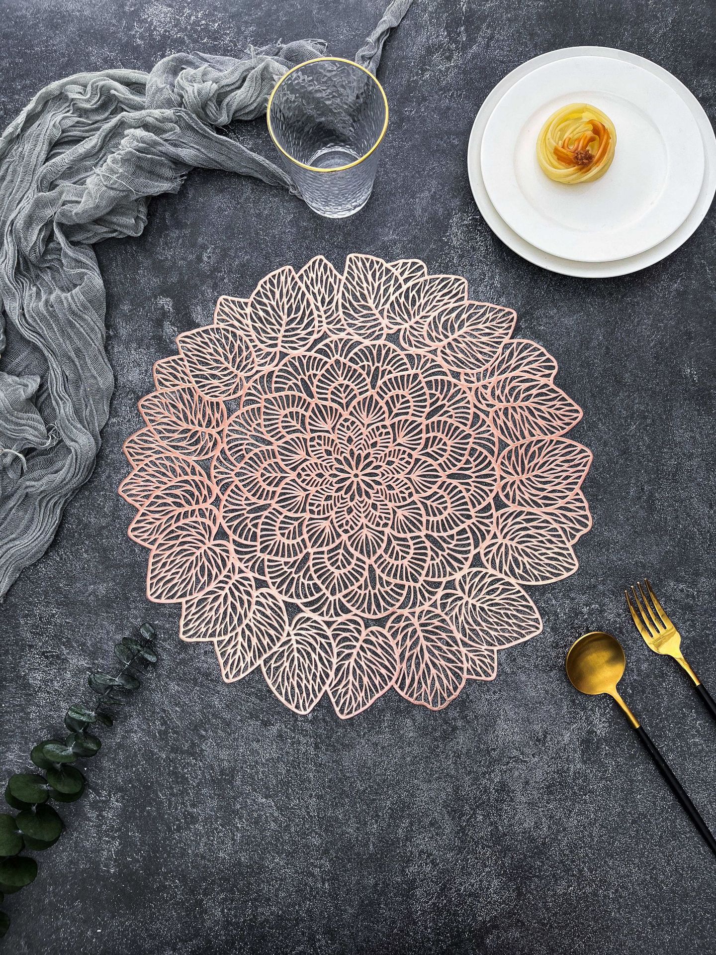 Watermelon leaf round placemats, household heat-resistant and heat-insulating MATS, hollowed-out pvc Western placemats, gold-embossed high-end table MATS, cross-border pic 15