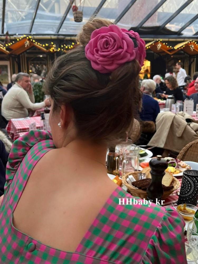 2024 New retro three-dimensional large flower French sandwich Romantic flower small fragrance sandwich Korean version versatile, elegant and anti-collision for women pic 2