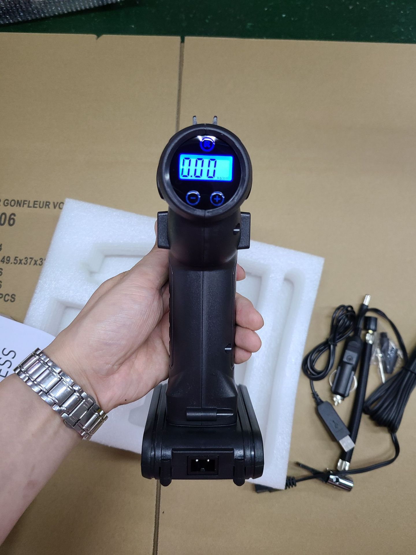 Xinyibang car air pump, wireless lithium battery electric tire air pump, air filling machine, air pump cylinder for automobiles pic 19