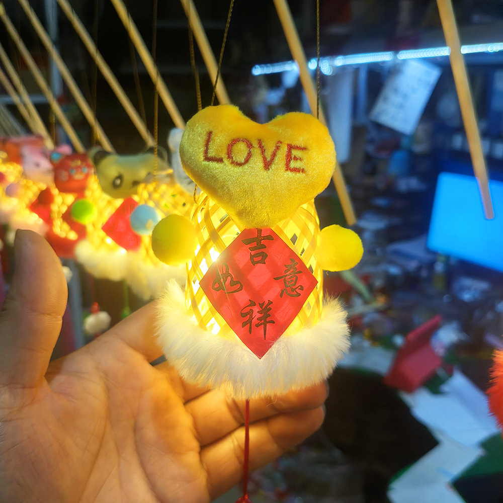 The finished bamboo weaving lanterns for the Mid-Autumn and summer vacation night tour are assembled. They are mini luminous lanterns, ancient-style flower lanterns, plush ball lanterns, DIY lanterns for the Year of the Snake, and Mid-Autumn Festival little rabbit lanterns pic 6