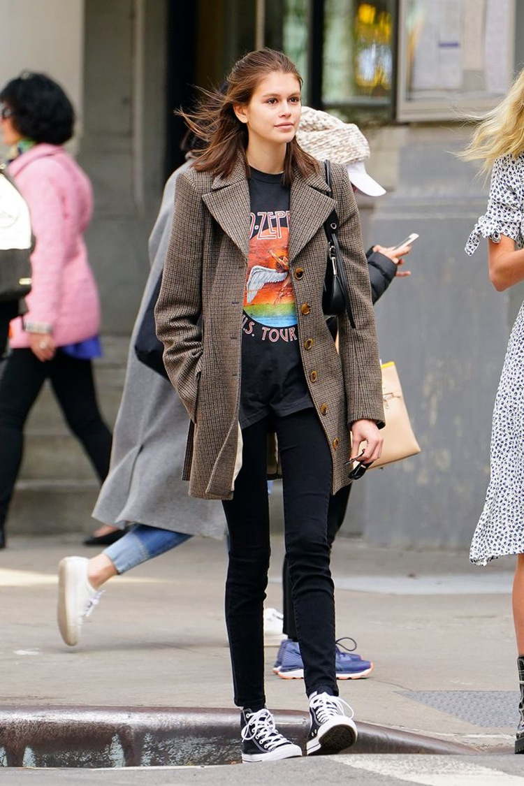 The new Mother high-waisted 9-inch high-elasticity skinny jeans, which are the same style as those worn by European and American bloggers, can lift the buttocks and make you look slimmer. Korean style jeans for women pic 7