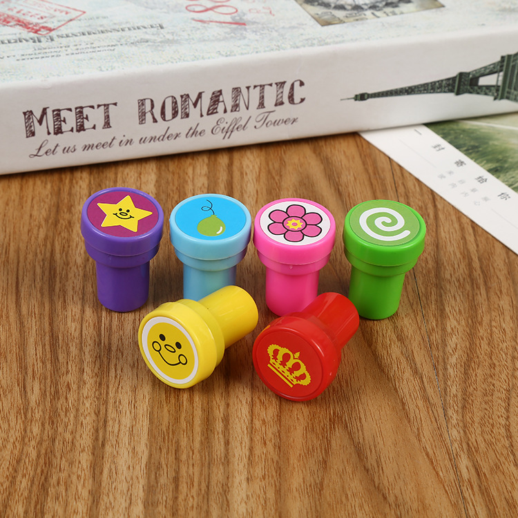 新款儿童卡通玩具塑料印章 圆形图案橡胶学生用品章批发详情2