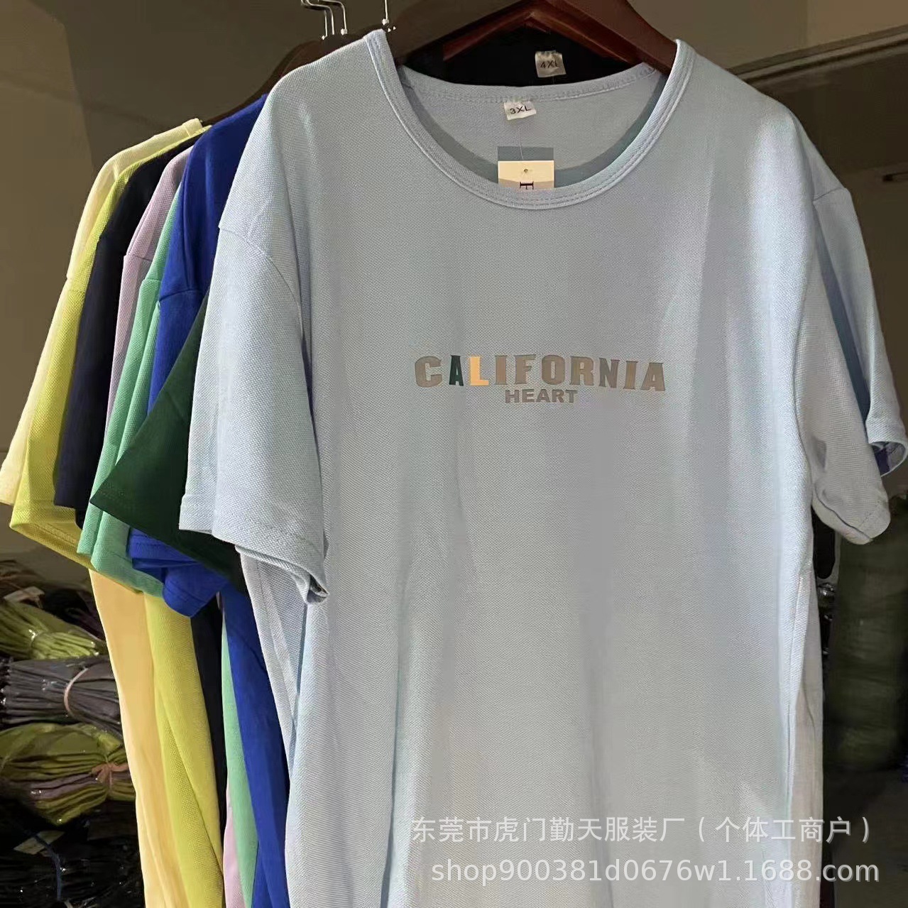 والقمصان القطنية (T-shiri)، التي بدأ العمل بها في عام 2024، قمصان ذات رقع حمراء مخففة من اللون الأحمر من أجل حملة المد والجزر pic 8