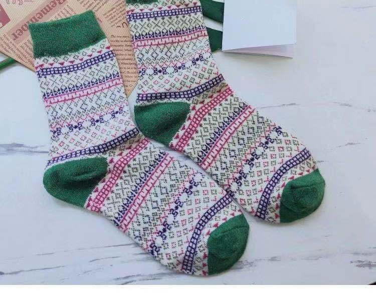 Wholesale of new UGG totem socks, high-top patterned home floor socks, warm wool socks and snow socks for autumn and winter pic 9