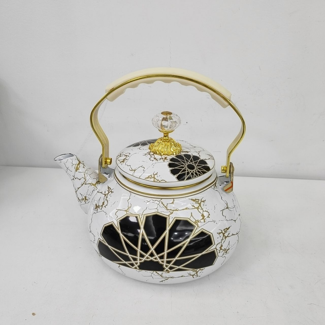 The latest Middle East Saudi flower-shaped enamel water kettle 2.1L, 2.6L enamel teapot, coffee pot, induction cooker with open flame pic 7