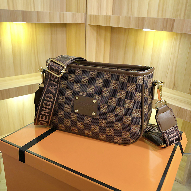 时尚宽肩带女包2023新款百搭字母印花潮流腋下包高级感气质单肩包详情13