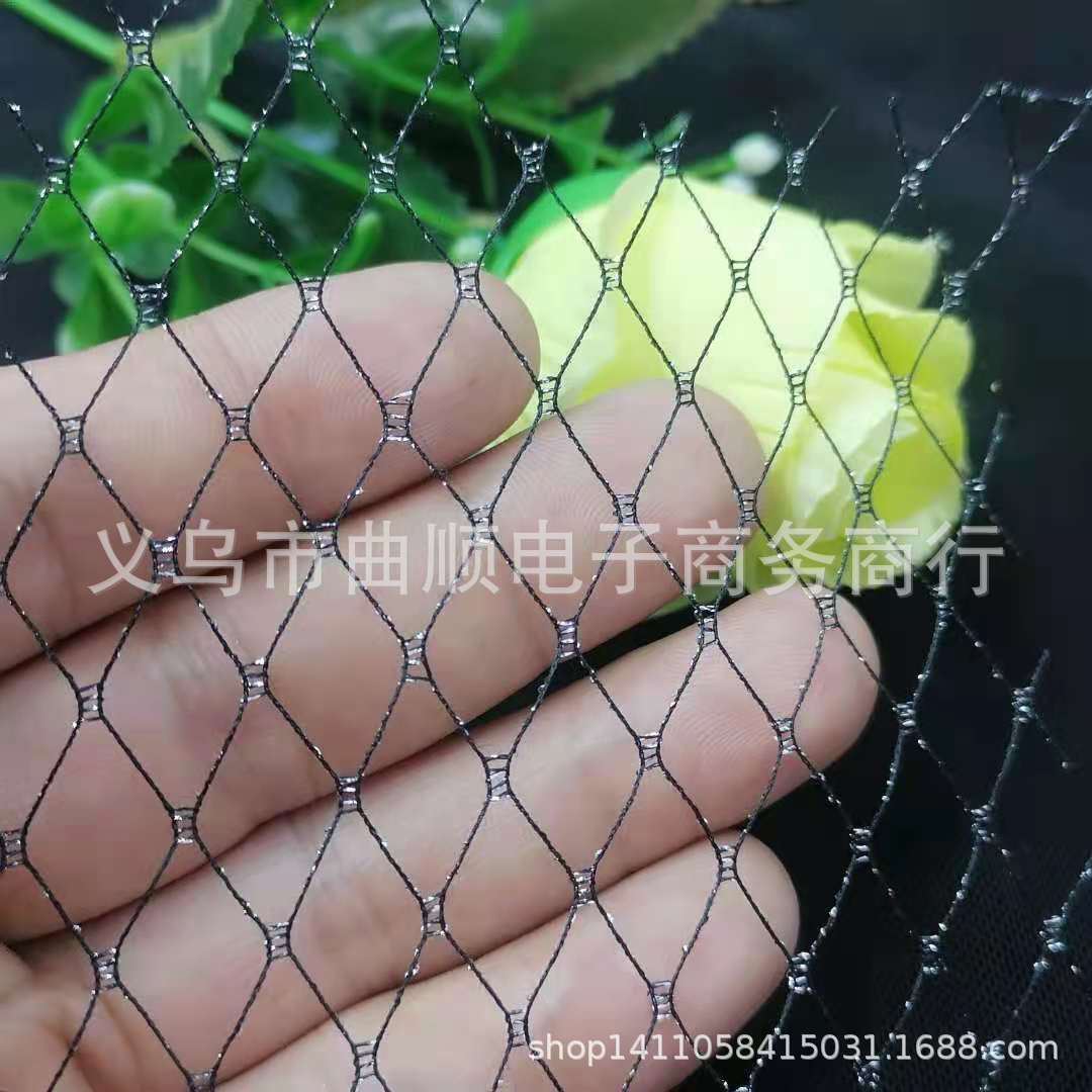وشباك الصيد الكبيرة ذات الفتحات الكبيرة في الشباك ذات الفتحات الكبيرة، التي تشكل خط الذهب، مغطاة بأغطية الشباك pic 38