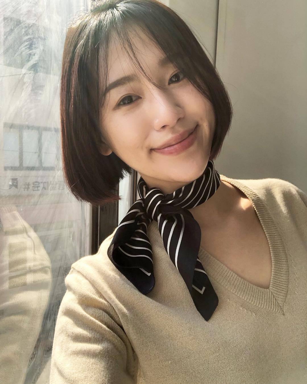 Wholesale silk scarves for overseas gifts and return gifts, cross-border silk autumn and winter decorative plain crepe satin 53cm floral neckerchiefs, small square scarves pic 31