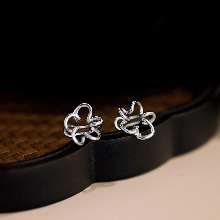 Flower-shaped ear clips for women, 2024 new high-end and light luxury earrings, niche design summer earrings pic 4