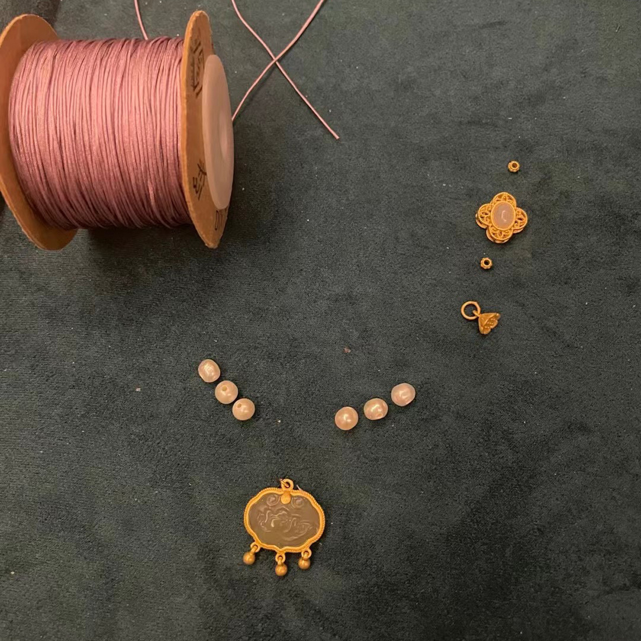 Natural Hetian jade lotus lock pendant necklace, hand-woven freshwater pearl collarbone chain for women, fashionable and versatile pic 15