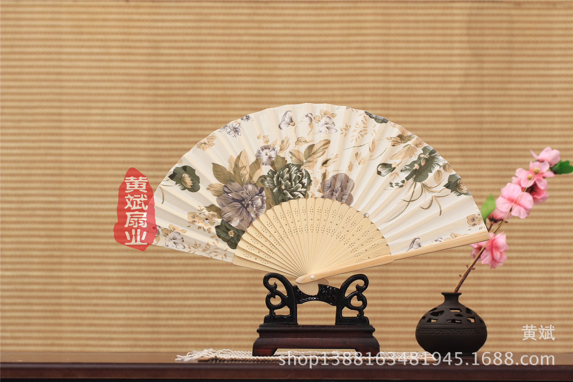 厂家直销 竹骨中国风工艺品女扇 复古绸布扇 日式和风折扇 批发详情7