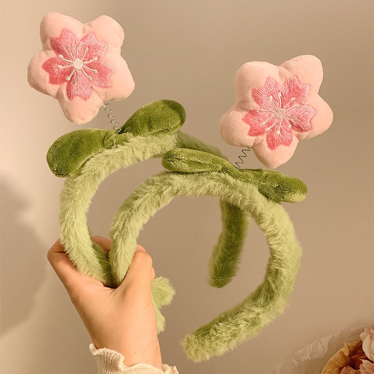 The new polka dot bow headband is a versatile Korean-style pleated hair accessory for women. It features a high top of the head with pressure and ruffled edges. The headwear is simple and elegant pic 8