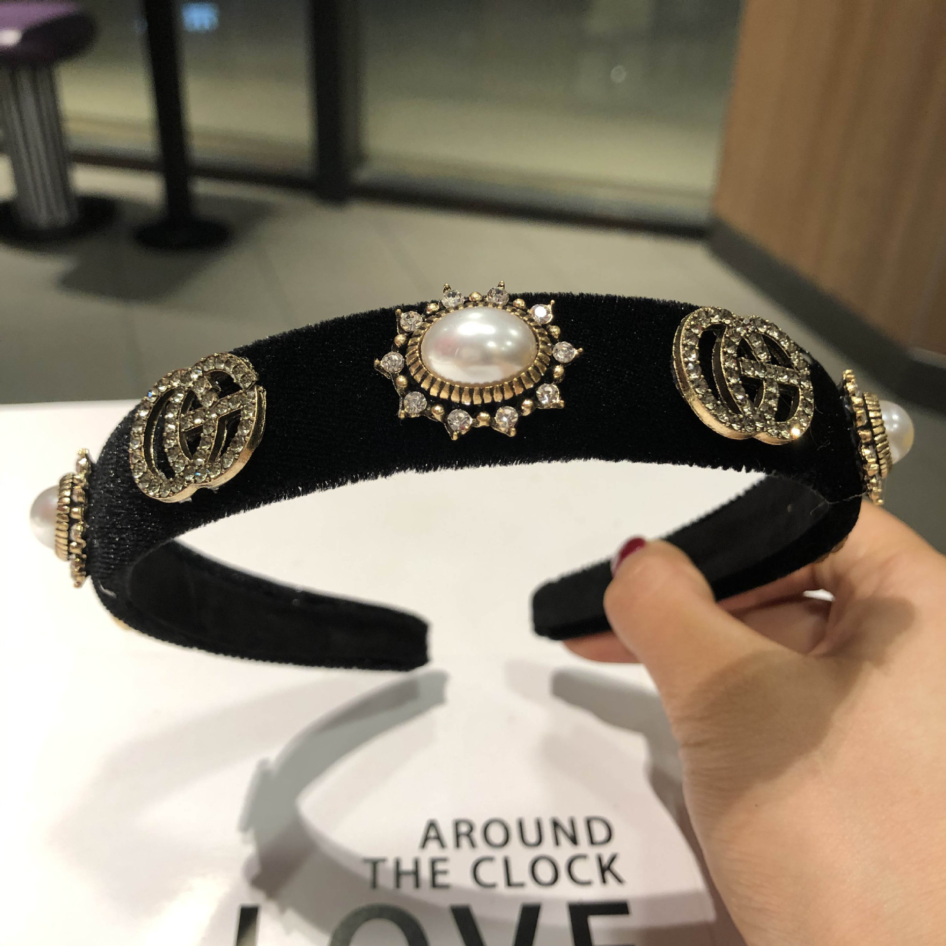 The elegant water diamond and pearl hair band is a versatile and sweet headwear for girls. It features a simple and elegant hairpin mesh and a red outlet pressure headband pic 26
