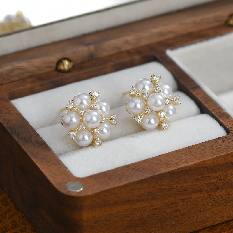 秋冬新款微镶锆石气质耳钉女S925银针复古法式珍珠花簇耳坠耳饰品详情7