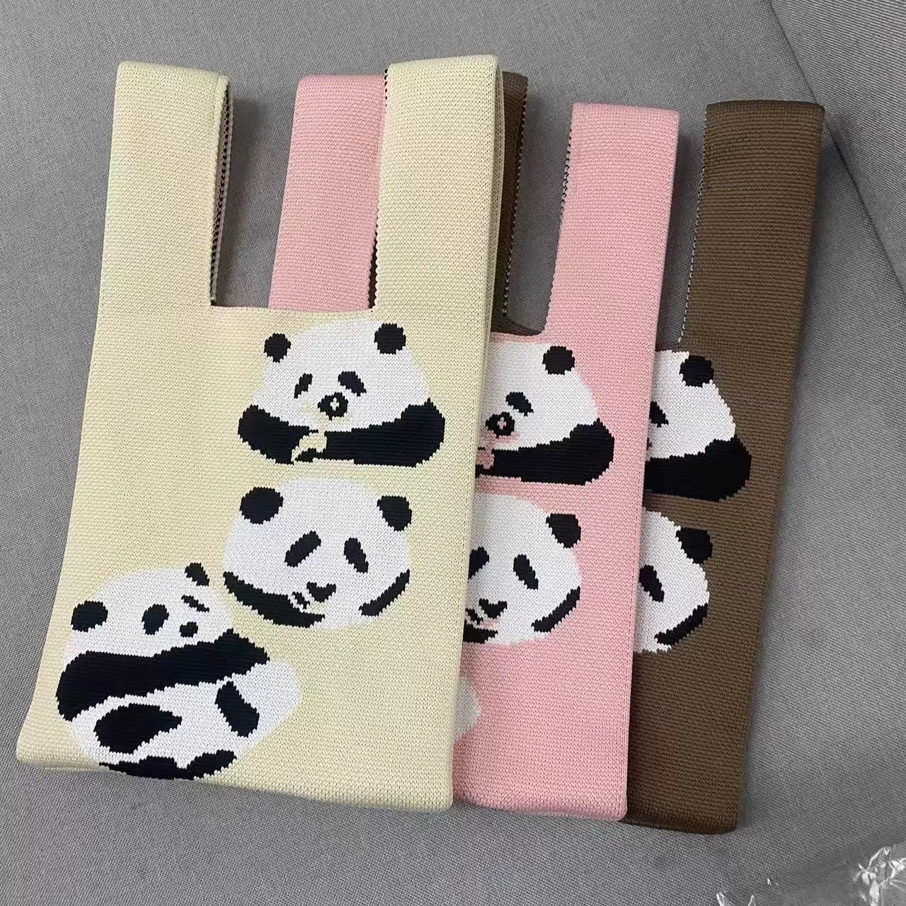 Bolso de panda lindo mujer de lana de punto bolsa de cubo versión japonesa y coreana 100 bolsos casuales bolsa de tote box lunch bag pic 25