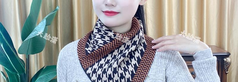 2023 New Style of Korean-style versatile cold-proof scarf for women to keep warm and protect the cervical vertebrae in autumn and winter. It is a knitted triangular scarf pic 6