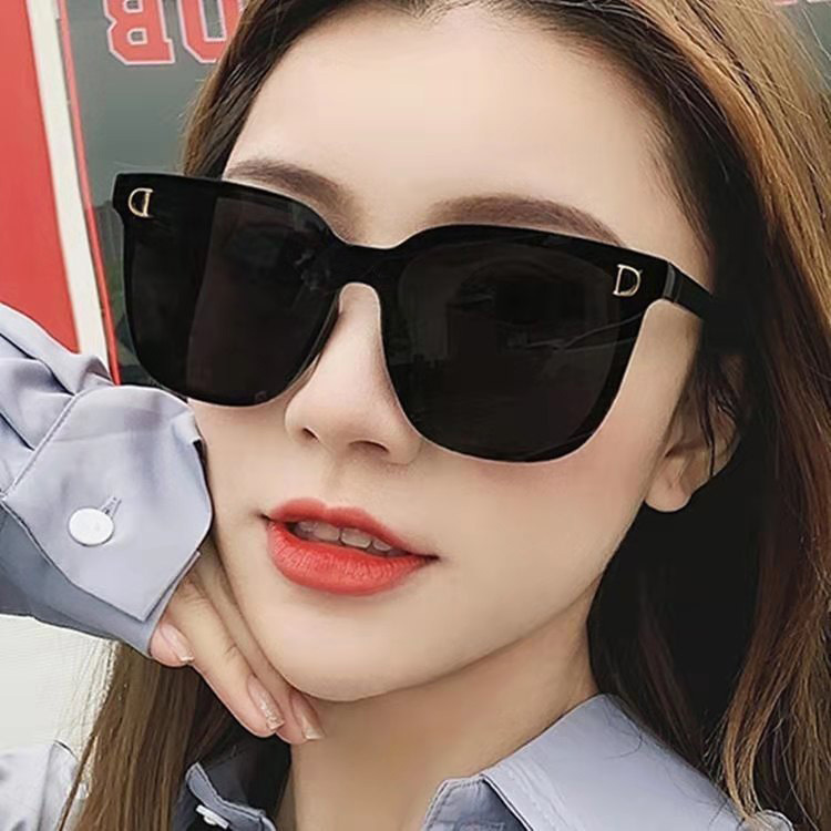 gm eyewear, a popular online celebrity on Douyin, offers UV-resistant polarized sunglasses and driving sunglasses. These sunglasses exude a sense of sophistication for women and make the face look smaller pic 5