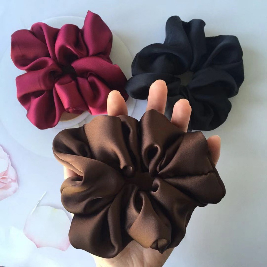 The high-end satin large intestine hair band is 12 cm long, with a simple and elegant style. The hair is tied with a ponytail and comes in a pure plain color of flower red, black and coffee pic 9
