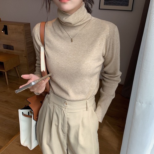 This autumn and winter round-neck leather label candy-colored pullover sweater is a unique Korean style for women, paired with a loose and slimming knitted top pic 12