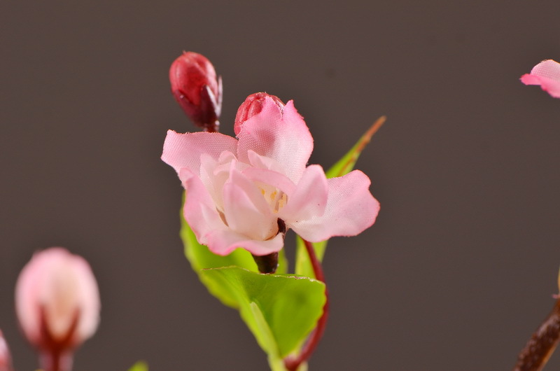 Dongli Flower Industry, the original manufacturer, offers wholesale of high-end artificial flowers, pendulous crabapple, home decoration sample rooms, photography props, and one-piece consignment of crabapple flowers pic 15