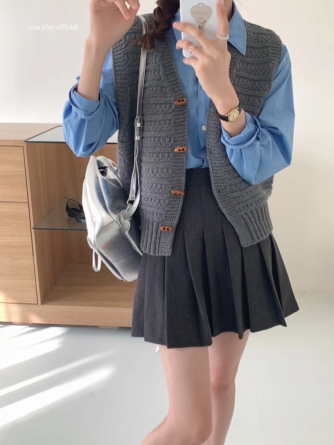 秋季复古牛角扣短款纯色针织马甲背心毛衣女宽松无袖坎肩叠穿马夹详情21
