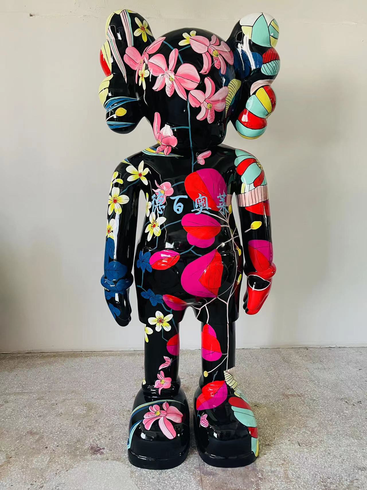 Violent bear figurines, light luxury wine cabinets, living room TV cabinets, cartoon dolls, building block bear display cabinets, home decorations pic 4