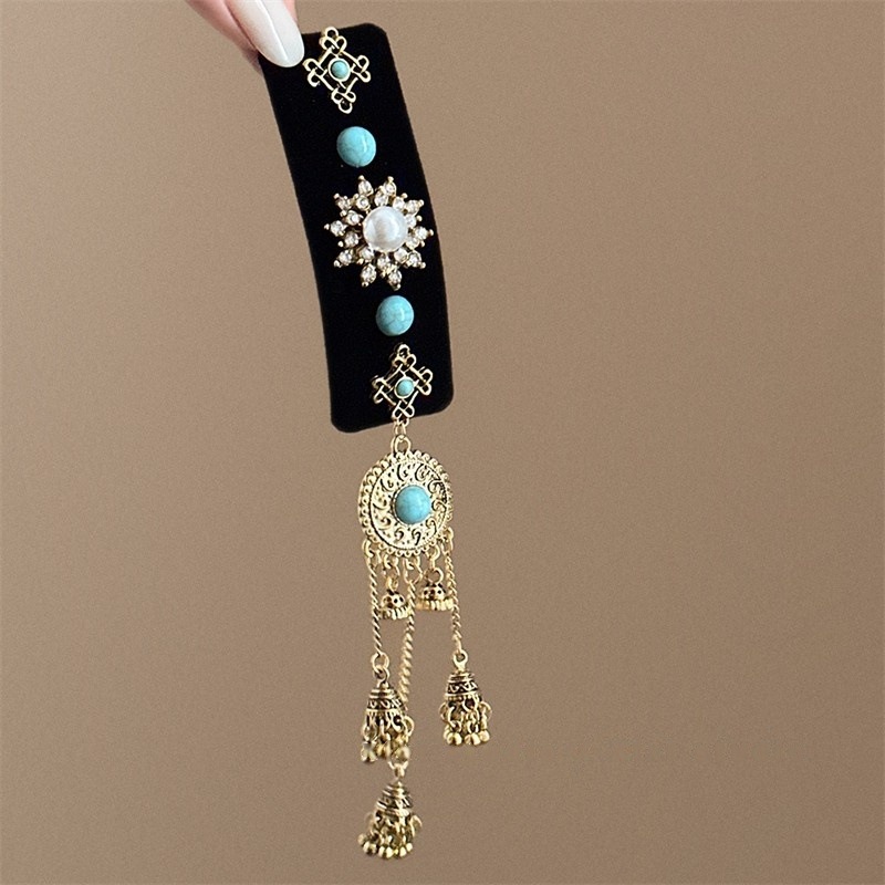 The retro ethnic style bell tassel hair clip, new Chinese style broken hair clip, 2025 new niche Chinese style design bangs clip from the national trend series pic 5