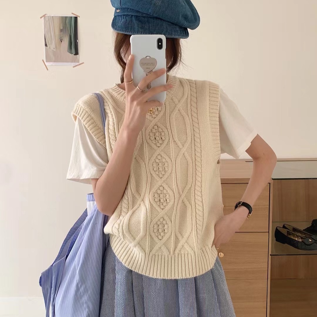 秋季复古牛角扣短款纯色针织马甲背心毛衣女宽松无袖坎肩叠穿马夹详情1