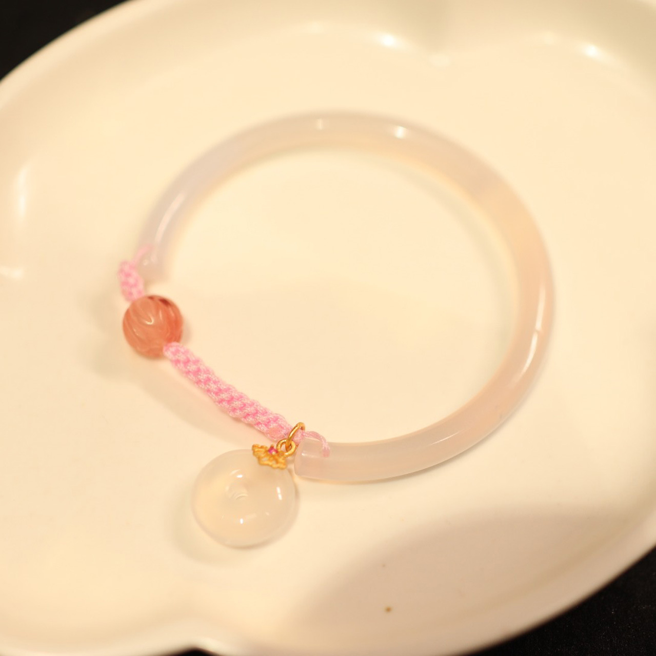 The rabbit of the same style as Douyin fell in love with the bracelet, agate and chalcedony Dingdang bracelet, beauty strip and half bracelet design of the jade rabbit pic 31