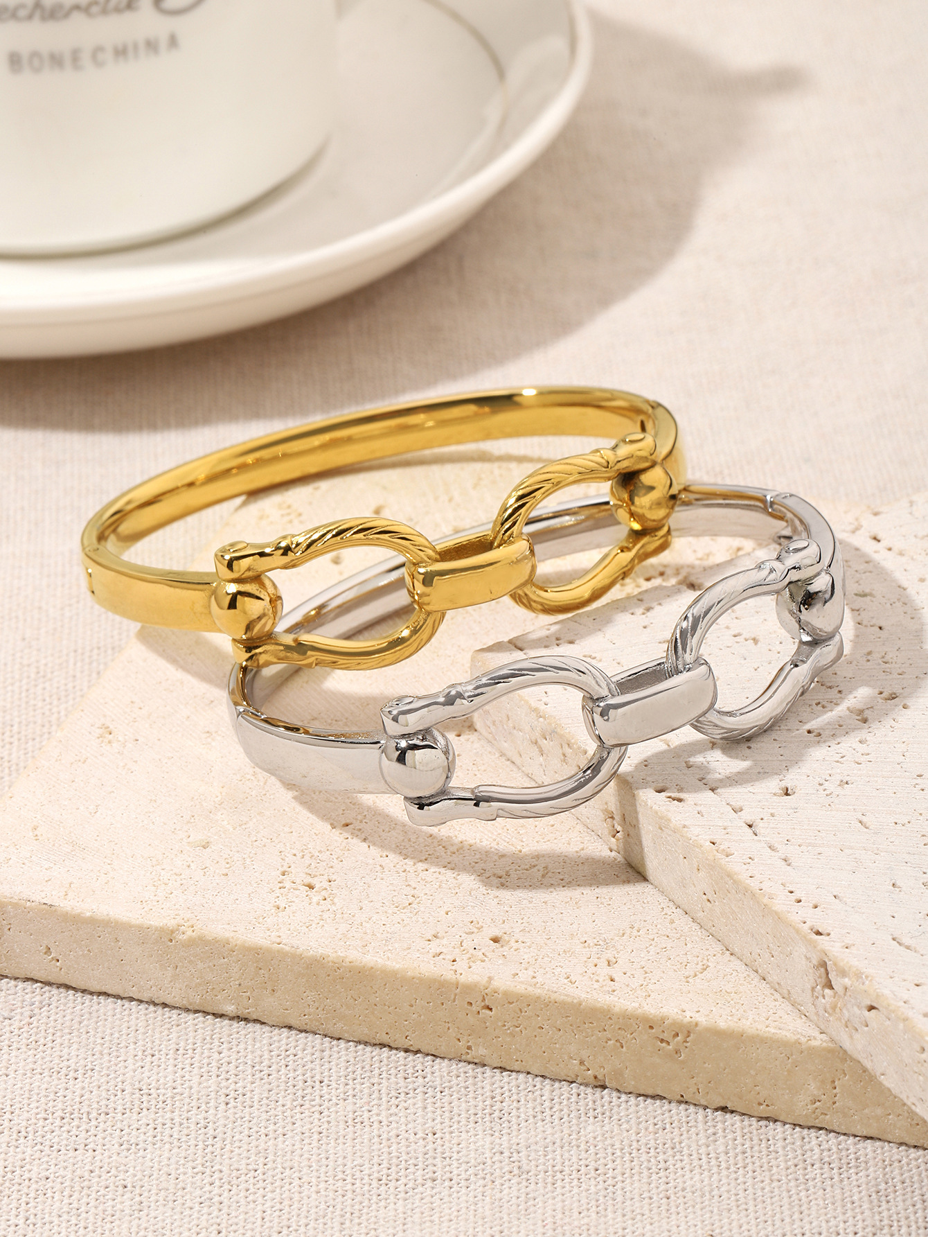Stainless steel bracelet, a fashionable and niche double-ring buckle bracelet for women, a new 18K gold-plated titanium steel bracelet on Instagram pic 8