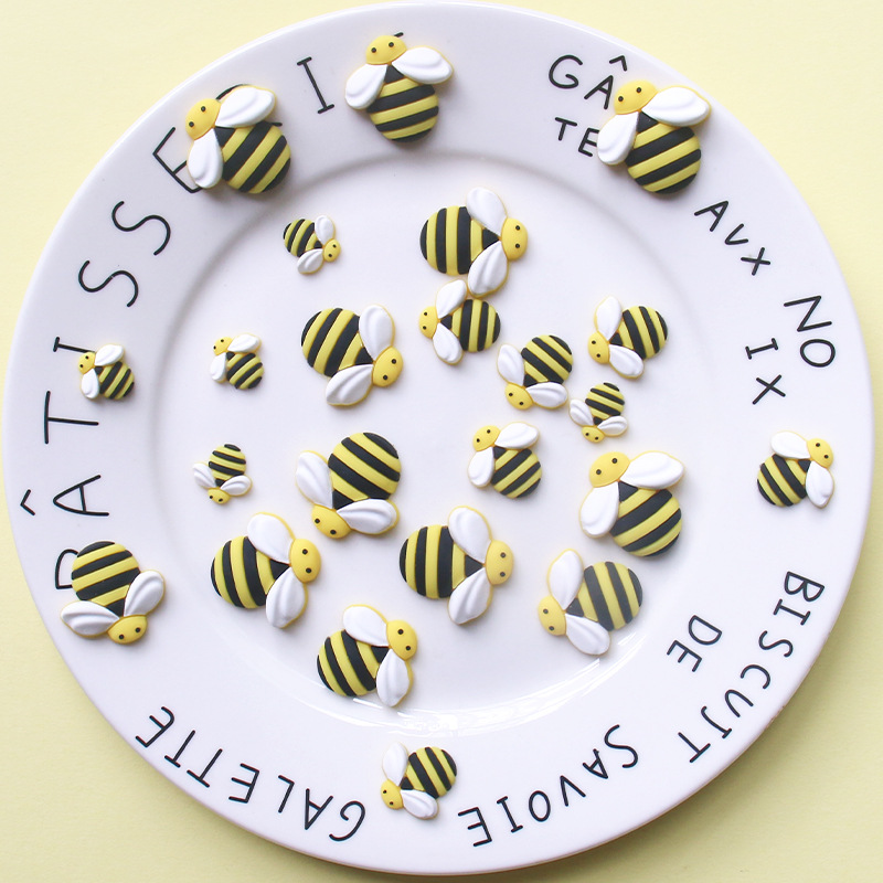 Accesorios de PVC tocados de abejas de dibujos animados accesorios de bricolaje accesorios para niños horquillas crema goteo pegamento casos de teléfono parches pic 4