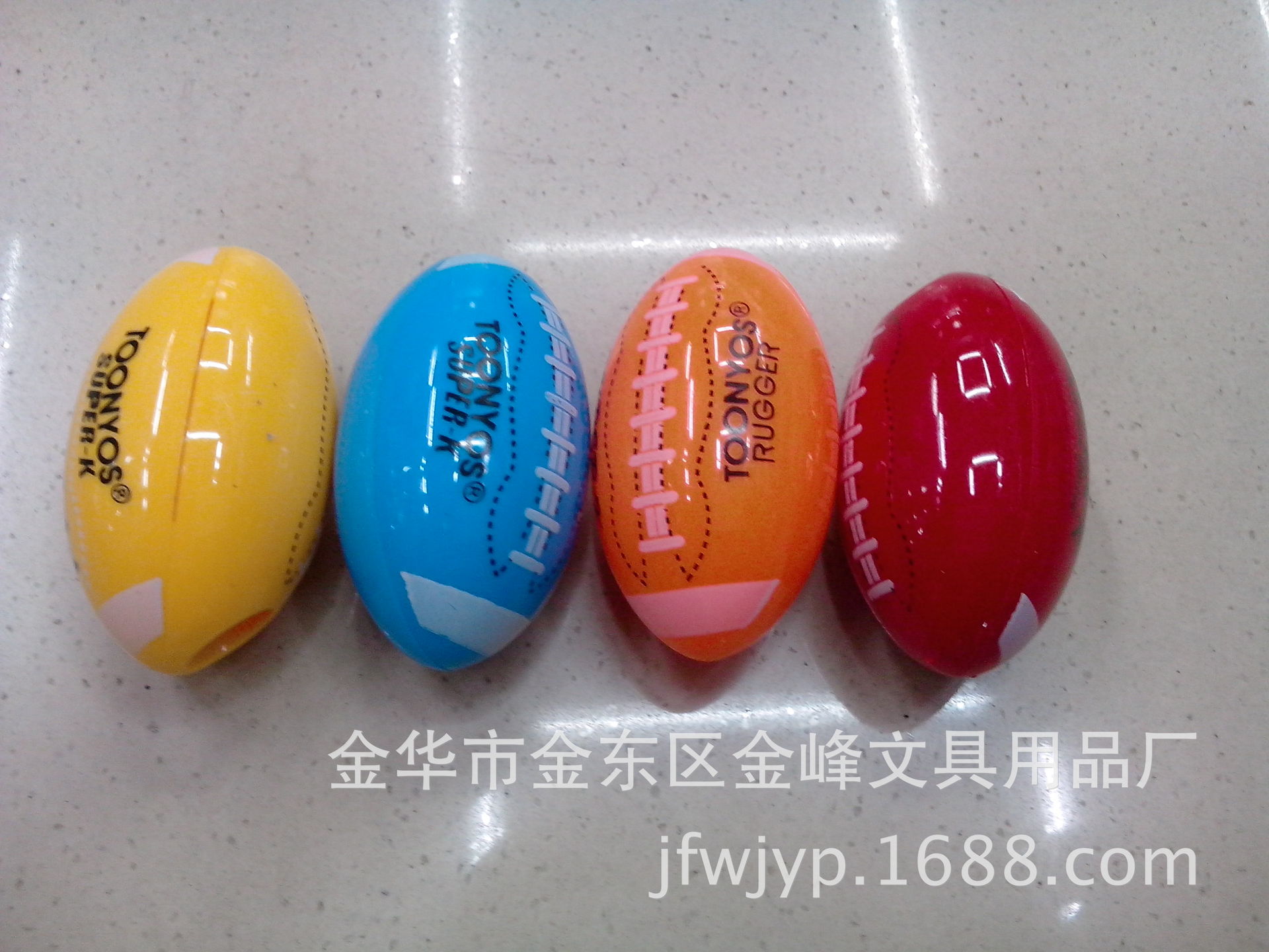 Football-shaped pencil sharpener, creative manual pencil sharpener, student office supplies pen sharpener pic 3