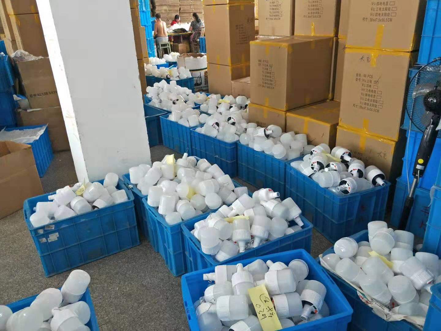 太阳能LED充电灯泡节能球泡灯 移动夜市灯地摊灯 家用停电应急灯 pic 2