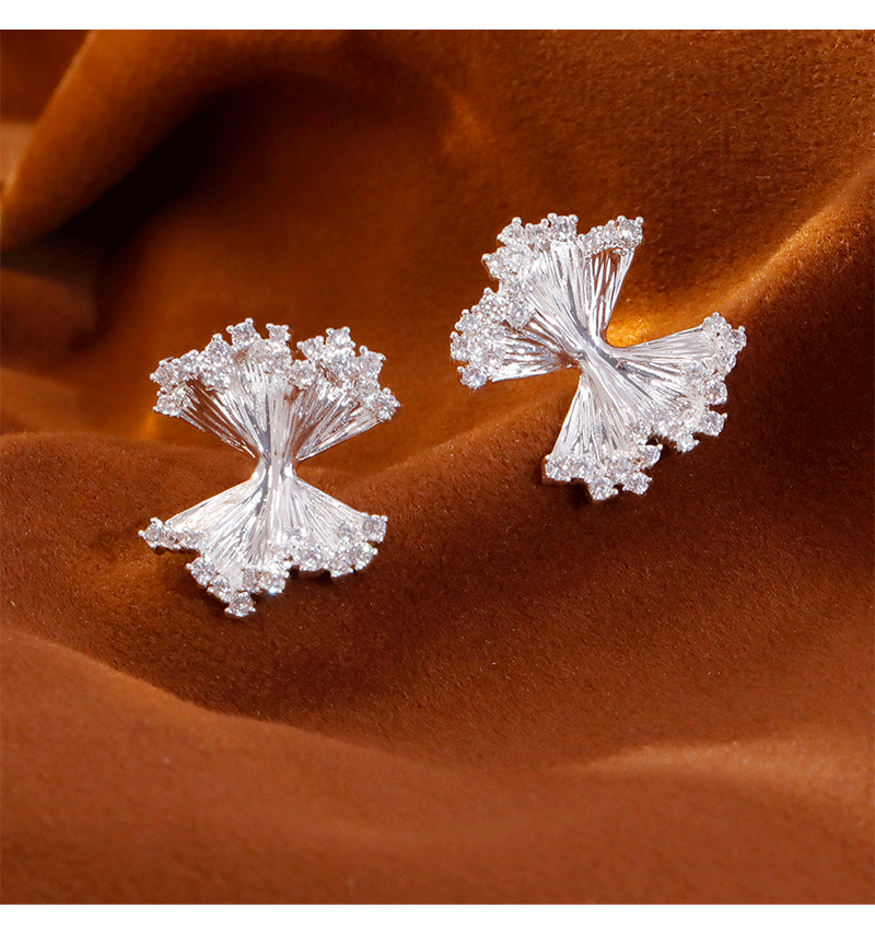 Hyacinth exaggerated design sense zircon pleated bow stud earrings, niche style, light luxury and high-end feel, versatile daily earrings pic 4