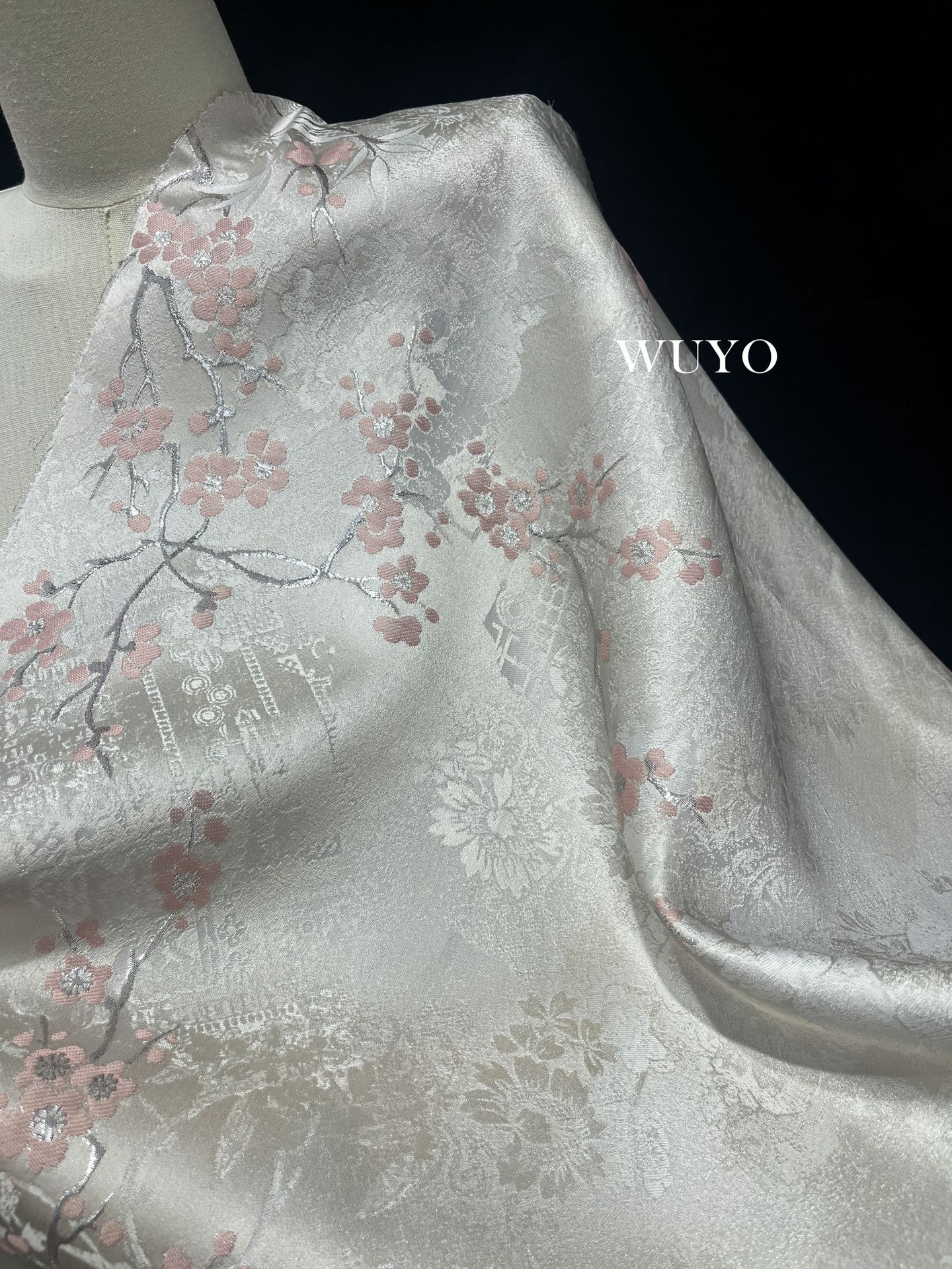 国潮新中式时装面料秋冬梅花香色织提花国风旗袍马甲详情11