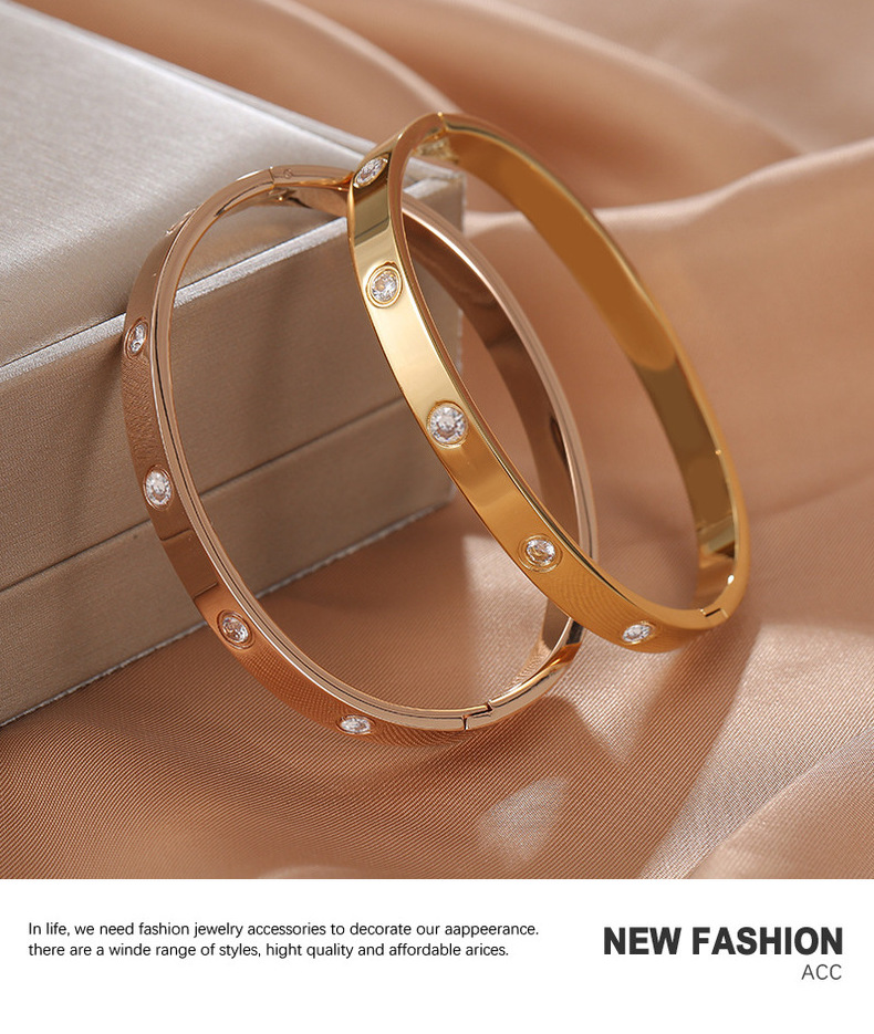 The new Korean version of the 18k rose gold full diamond clasp bracelet, which does not fade, is a trendy and high-end jewelry item pic 17