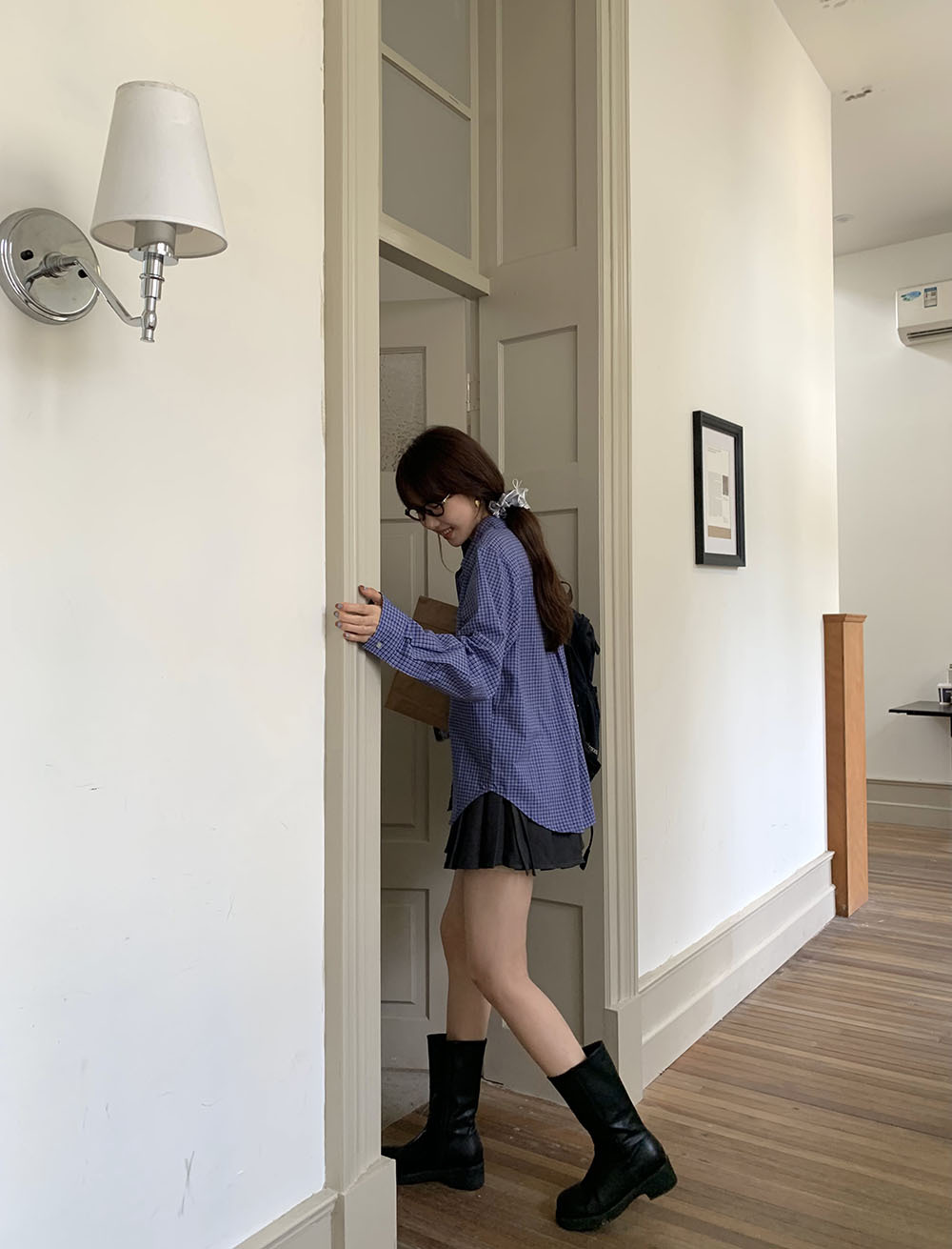 A real photo of a woman wearing a retro, fair-skinned, blue checkered, simple letter-embroidered single-breasted long-sleeved shirt on Korean Instagram in autumn pic 16