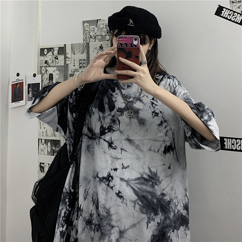 The 2021 Spring/Summer new ins trend dark style irregular ink-wash tie-dye printed loose short-sleeved T-shirt is in stock pic 9