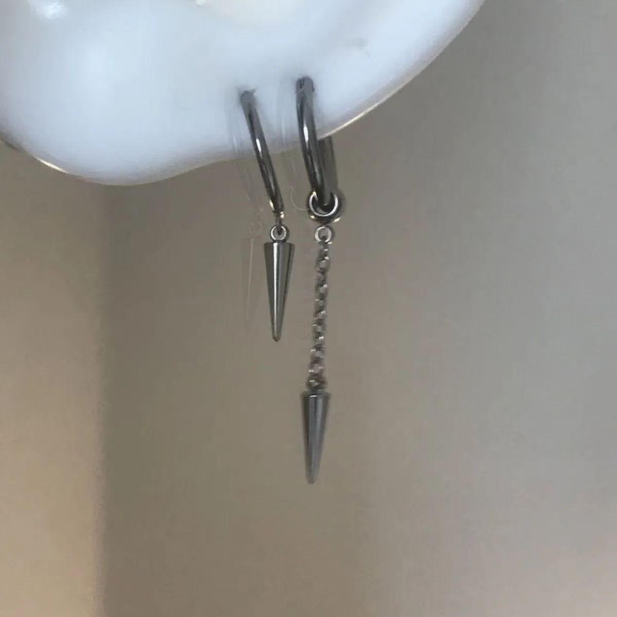 新款小尖锥耳钉耳坠男女小众个性朋克亚文化钛钢不掉色不对称耳饰详情3