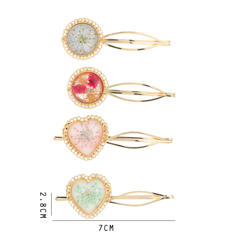 The 2020 Korean version of the new heart-shaped round dried flower hair clip is popular with side clips, straight clips and jelly-colored bangs pic 6
