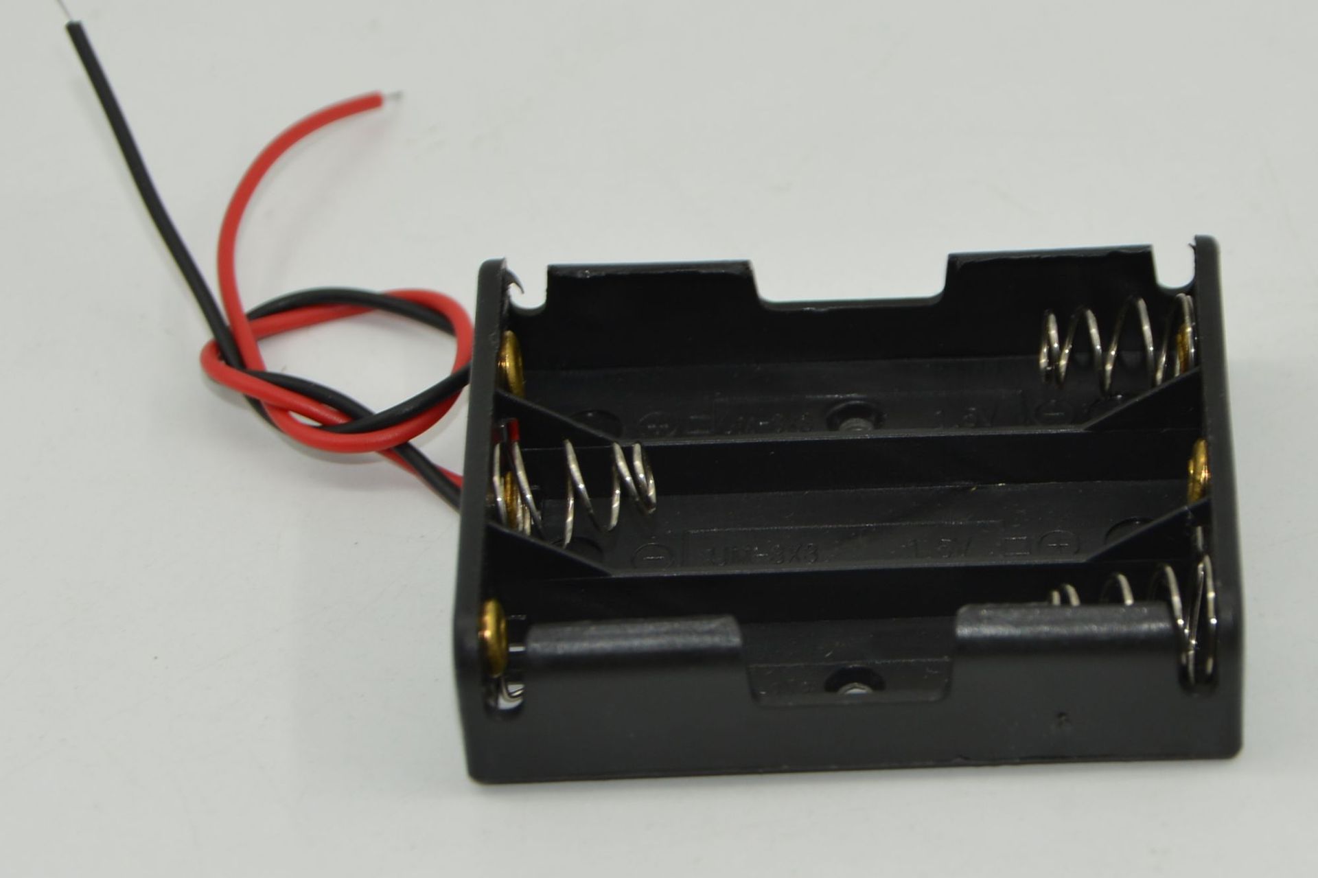 Hot-selling No. 5 battery box, 3 cells connected in series, environmentally friendly battery box with cable, 3 No. 5 battery boxes pic 3